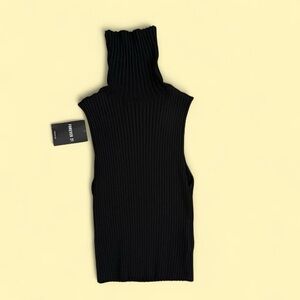 BNWT sleeveless cropped turtleneck